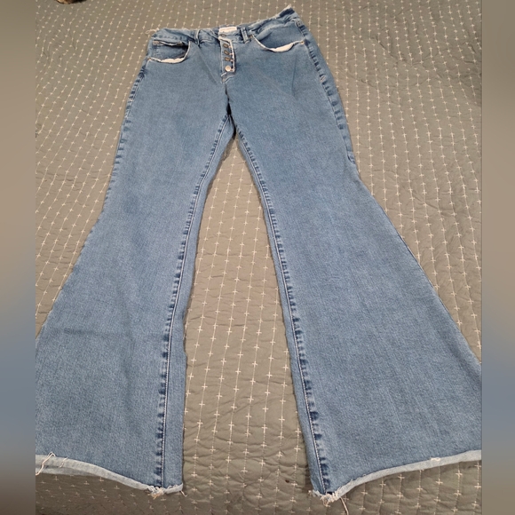 Good American Flare Jeans - Picture 4 of 4
